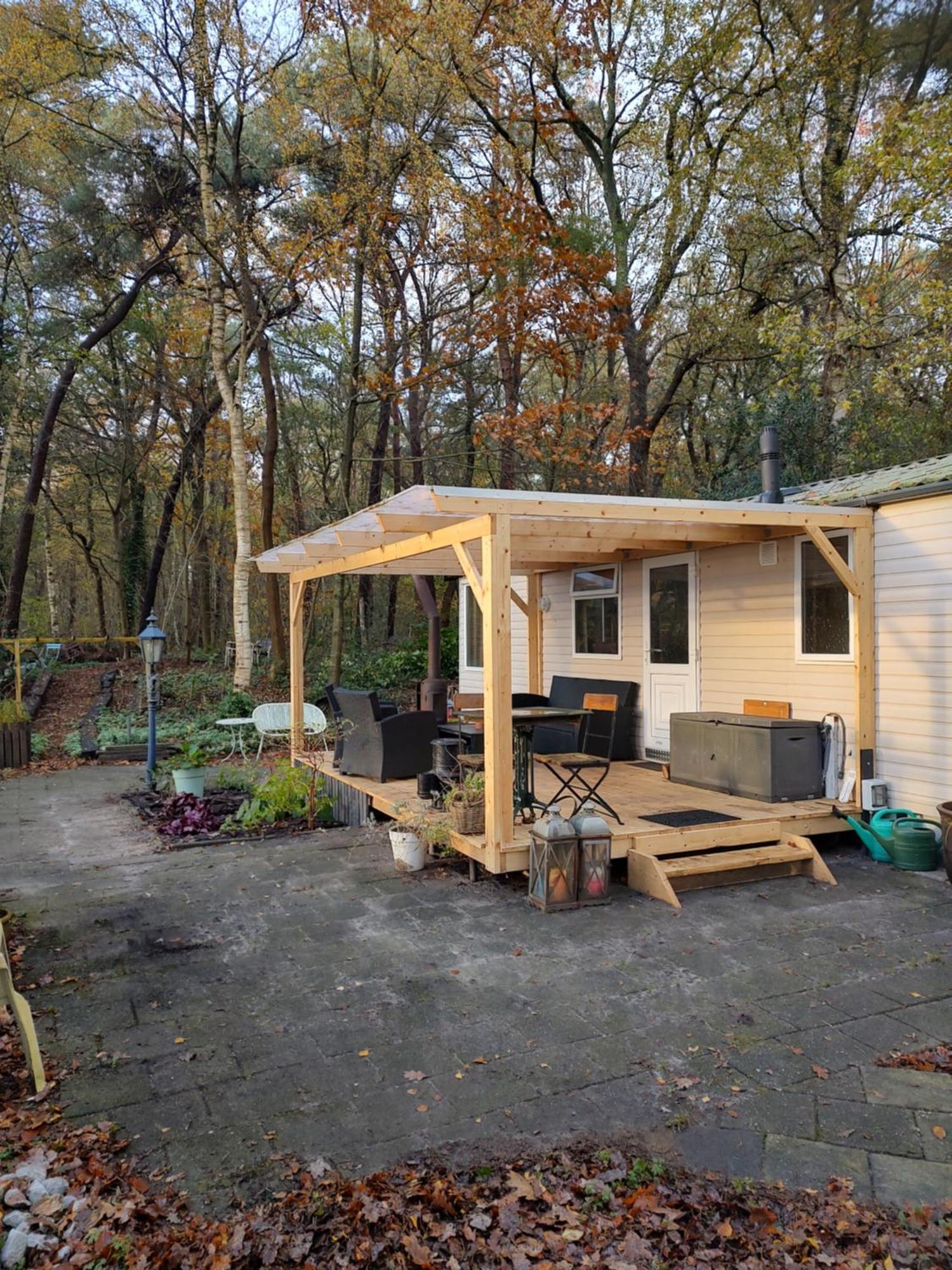 Met Veranda Aan Bosrand Holiday home *