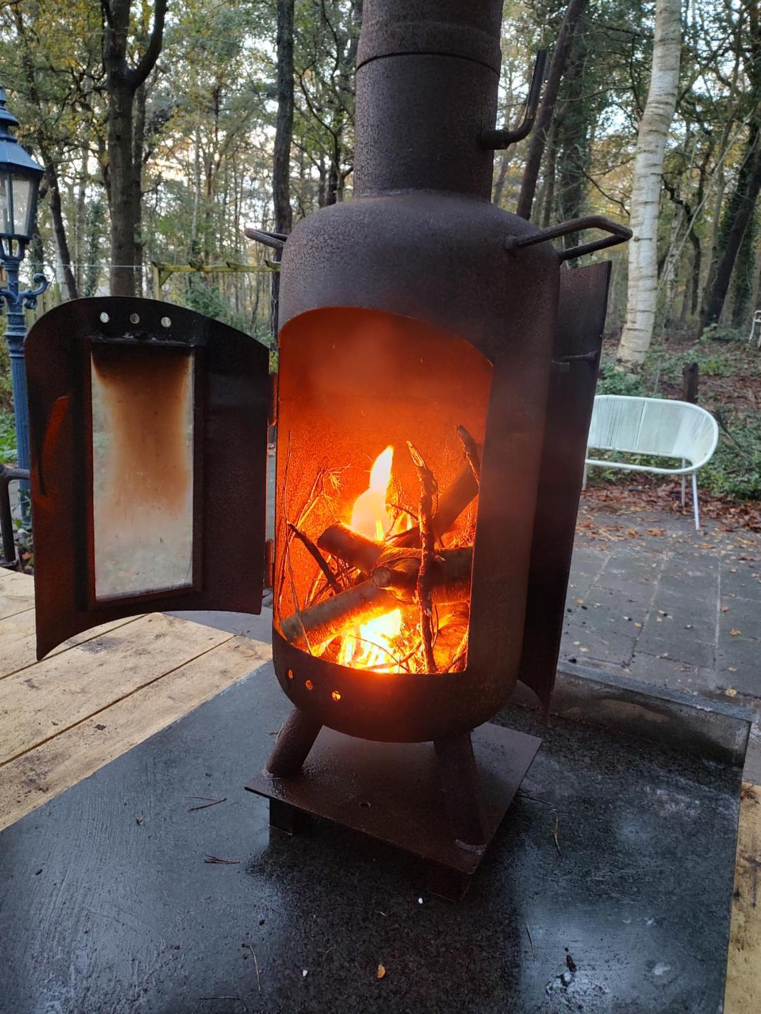 Met Veranda Aan Bosrand *
